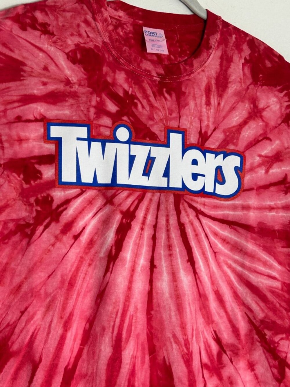 Men's Twizzlers Tie Dye Crewneck Short Sleeve Tee in Red / Pink - Sz XL - Picture 3 of 6